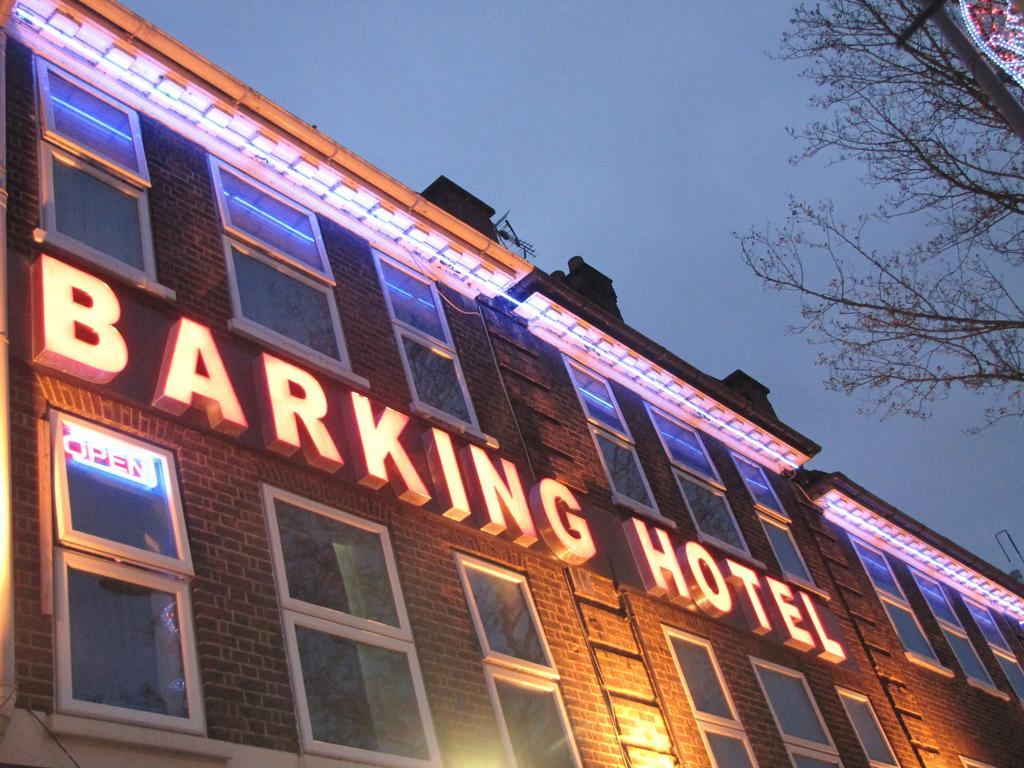 Barking Hotel Exterior photo